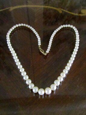 PEARL NECKLACE, 17" GRADUATED SIZES, GOLDEN CLASP, OFF-WHITE PEARL COLOR